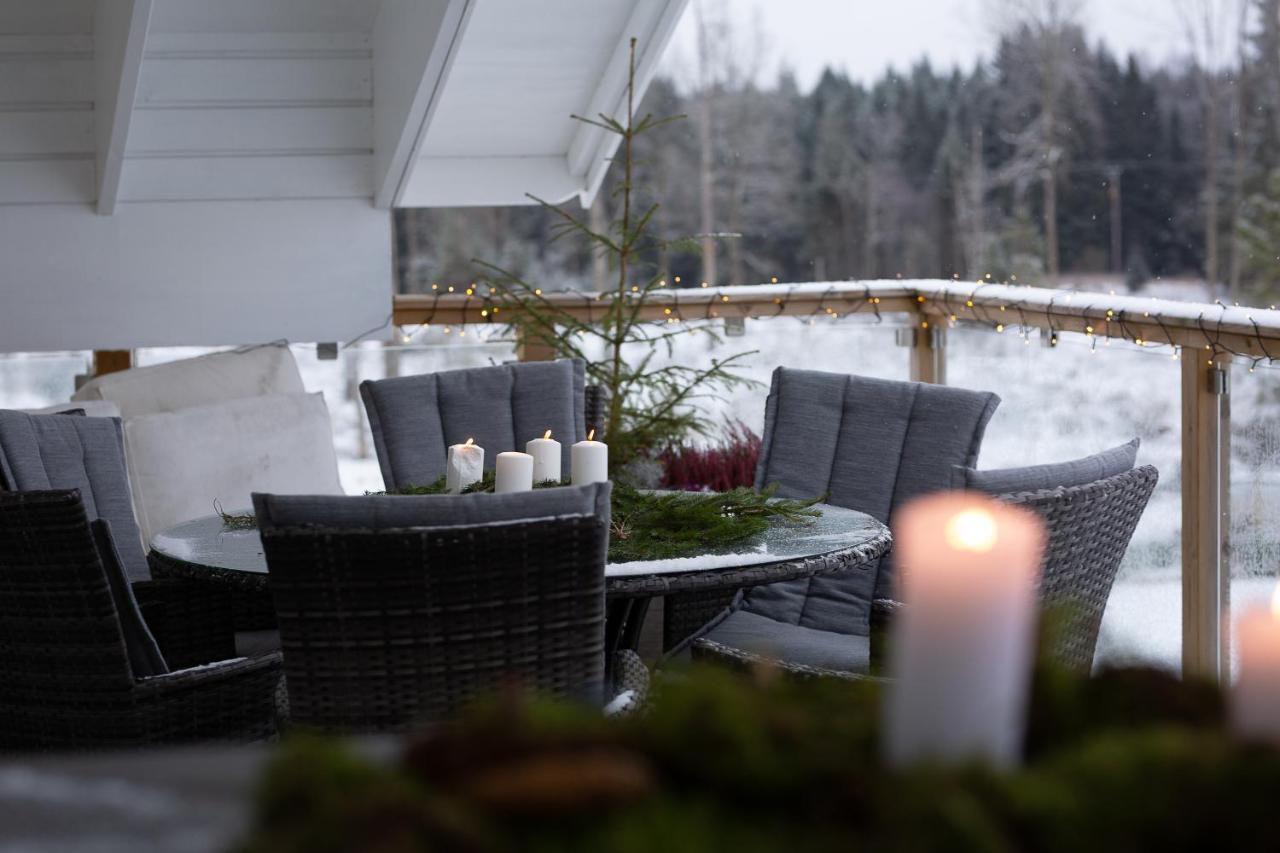 Mysig Laegenhet Med Oeppen Planloesning Pa Haestgard. Villa Ljung Buitenkant foto